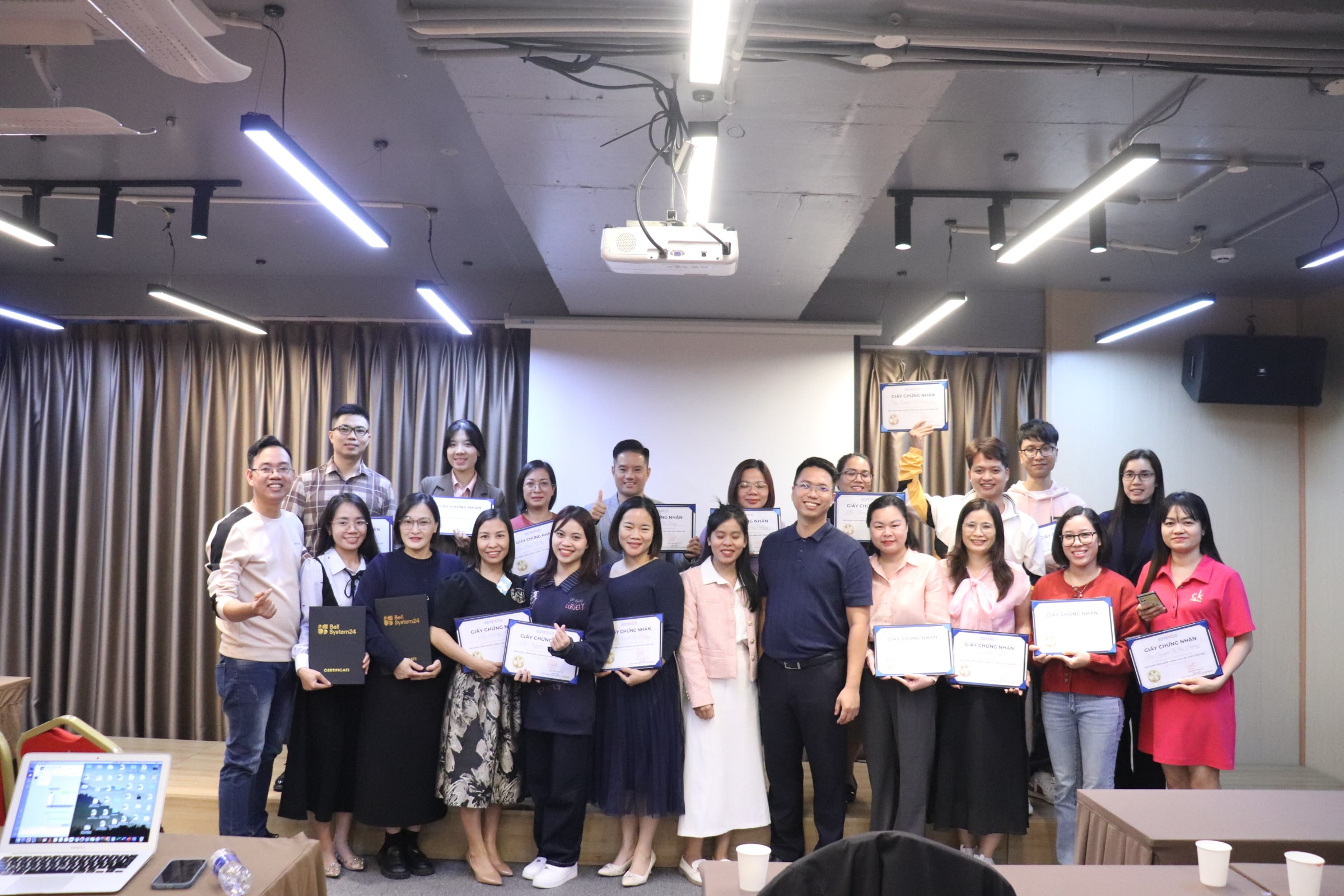 Đội ngũ giảng viên và chuyên gia