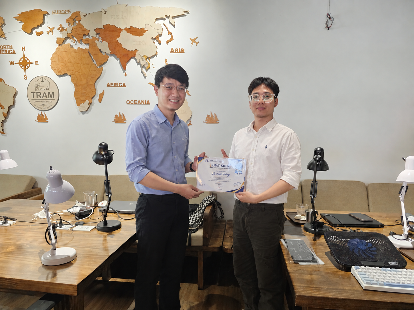 Lê Viết Đăng nhận Giấy khen Nhân viên xuất sắc tháng 08/2026 tại MCNA Technology School